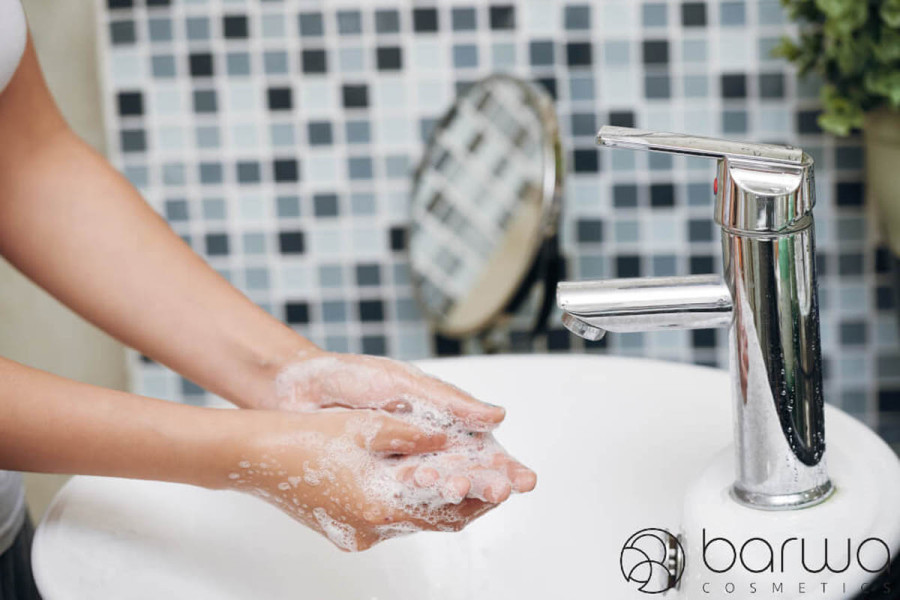 Mydło antybakteryjne a mydło w kostce – które jest skuteczniejsze?